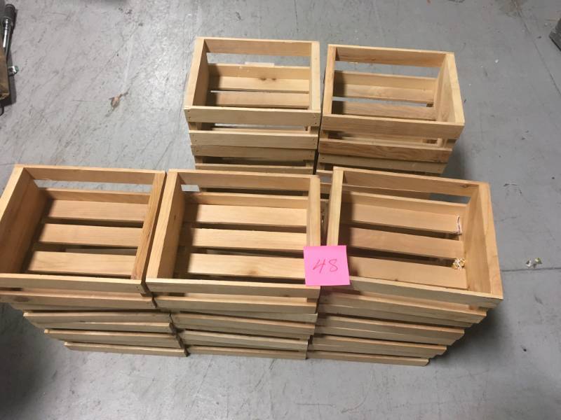 Crates & Pallet 11.75 in. x 9.5 in. x 4.75 in. Small Wood Crate In very good condition