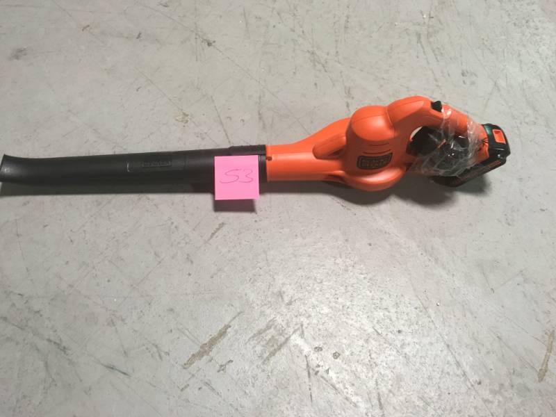 BLACKDECKER 130 MPH 100 CFM 20-Volt MAX Lithium-Ion Cordless Handheld Leaf Sweeper with 1.5Ah Battery and Charger Included In very good condition