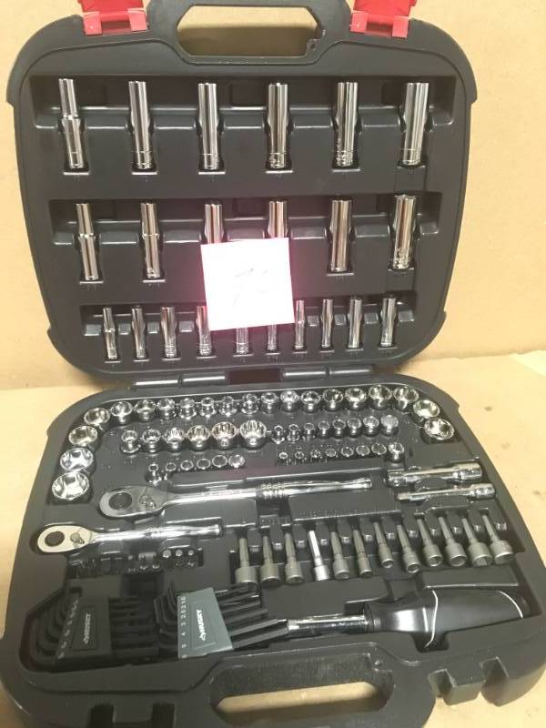 Husky Mechanics Tool Set (111-Piece) In very good condition