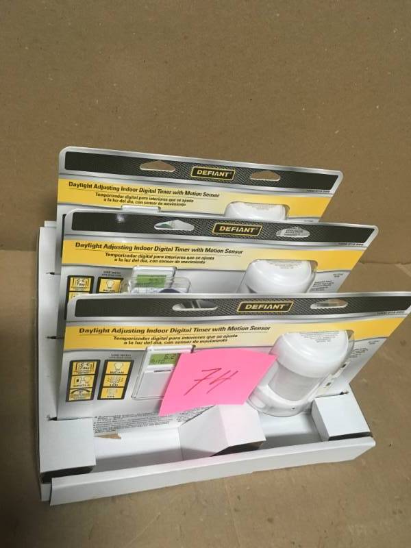 Defiant SunSmart 8 Amp In-Wall Digital Timer QTY 3 PCS In very good condition