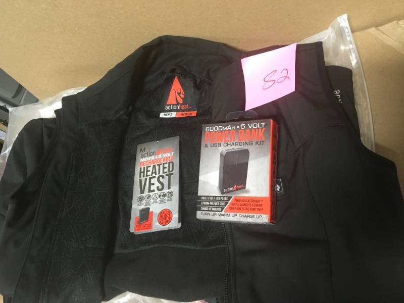 ActionHeat Mens Medium Black Softshell 5-Volt Battery Heated Vest not used