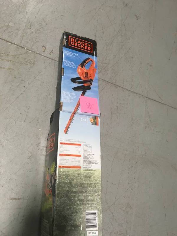 BLACKDECKER 22 in. 4.0 Amp Corded Electric Hedge Trimmer In very good condition