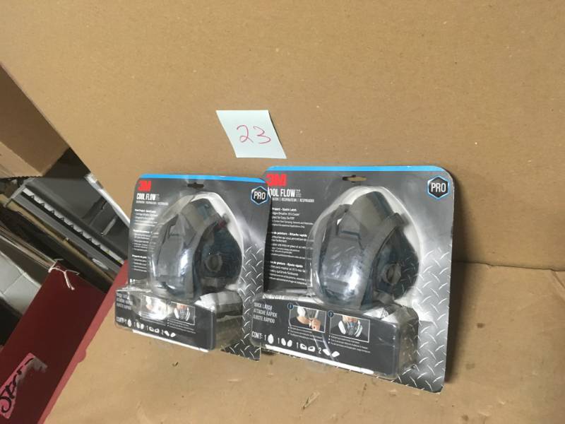 3M Medium Paint Project Respirator with Quick Latch Mask QTY 2 not used