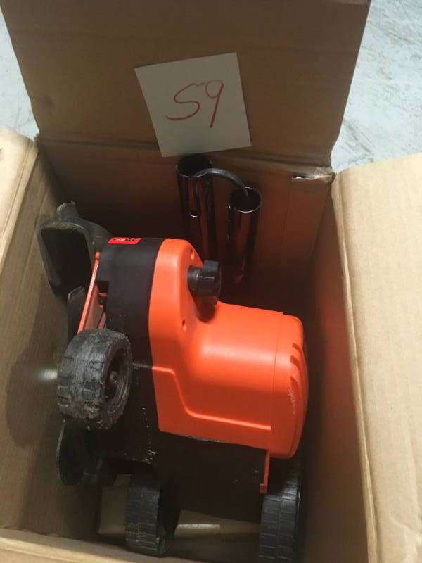 BLACKDECKER 7.5 in. 12-Amp Corded Electric 2-in-1 Landscape EdgerTrencher in very good condition