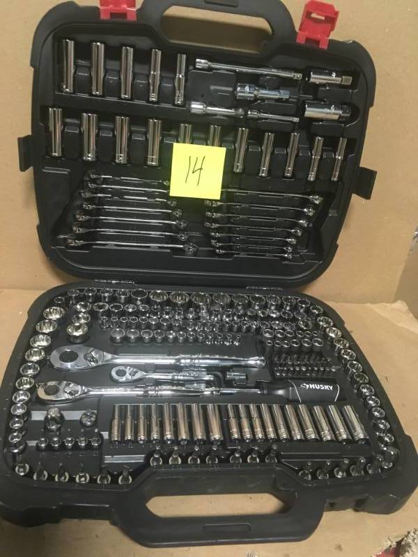 Husky Mechanics Tool Set (230-Piece) in very good condition