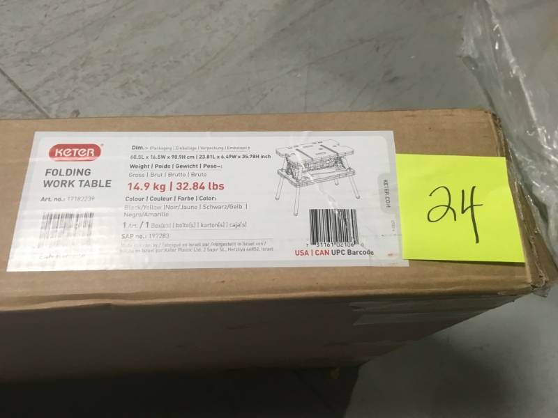 Keter 21.65 in. x 33.46 in. x 29.7 in. Folding Work Table in very good condition