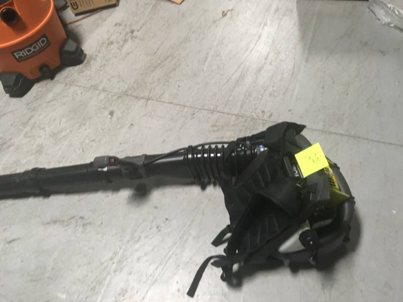 RYOBI 175 MPH 760 CFM 38cc Gas Backpack Leaf Blower in very good condition