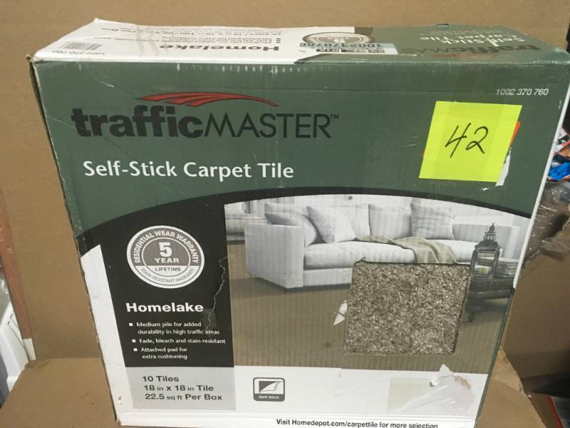 TrafficMASTER Homelake Aston Texture 18 in. x 18 in. Carpet Tile (10 TilesCase) in very good condition