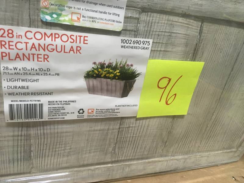 28 in. L x 10 in. W Weathered Gray Composite Rectangular Faux Wood Planter with Rope Handles in very good condition