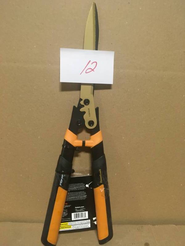 lot 12 image: 23 in. PowerGear 2 Hedge Shears in good condition