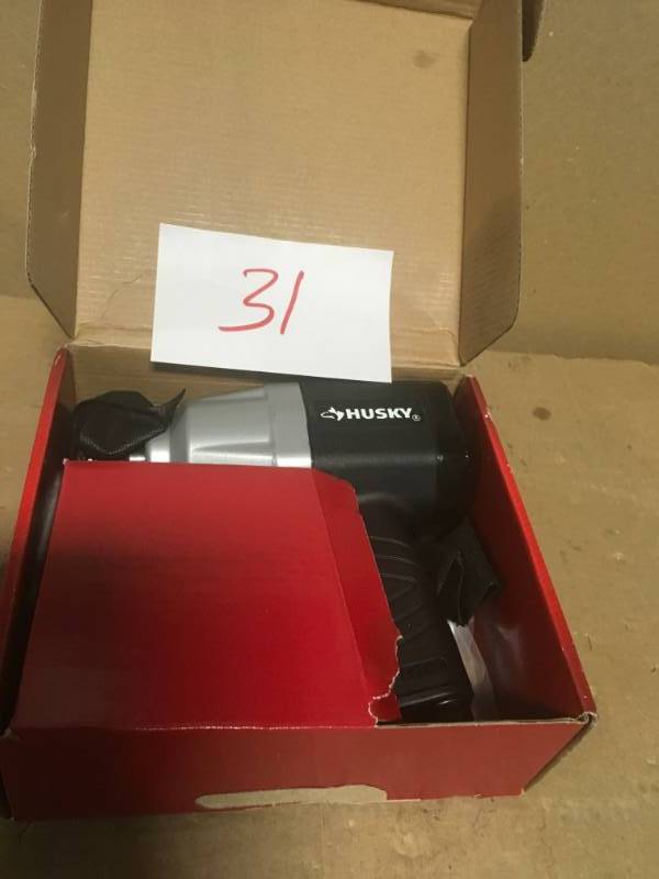 lot 31 image: Husky 650 ft.lbs. 12 in. Impact Wrench in good condition