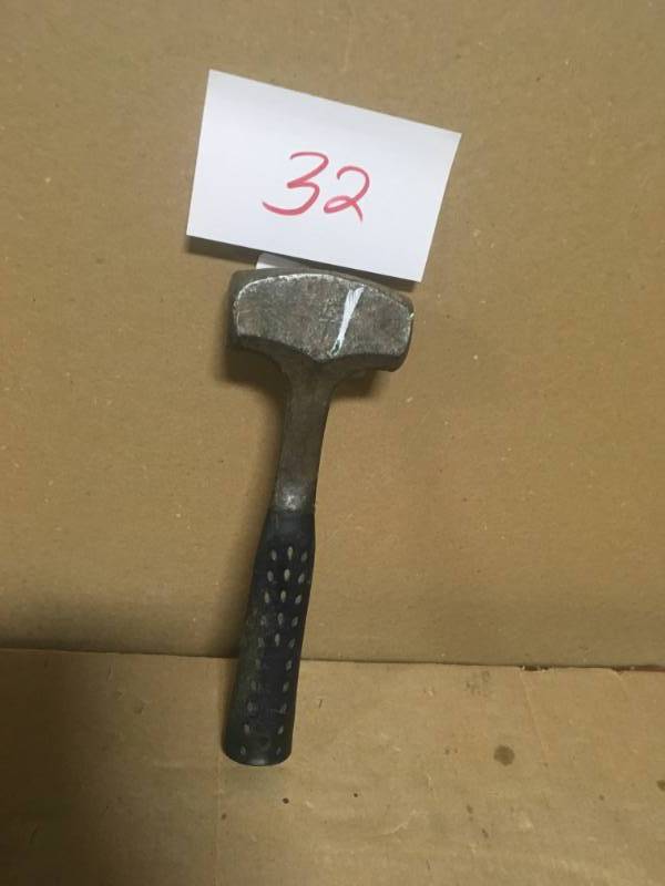 lot 32 image: Estwing 3 lbs. Drilling Hammer in good condition
