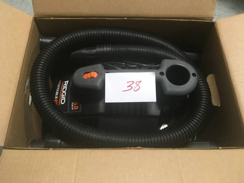 lot 38 image: RIDGID 4 Gal. 5.0-Peak HP Portable WetDry Vacuum in good condition