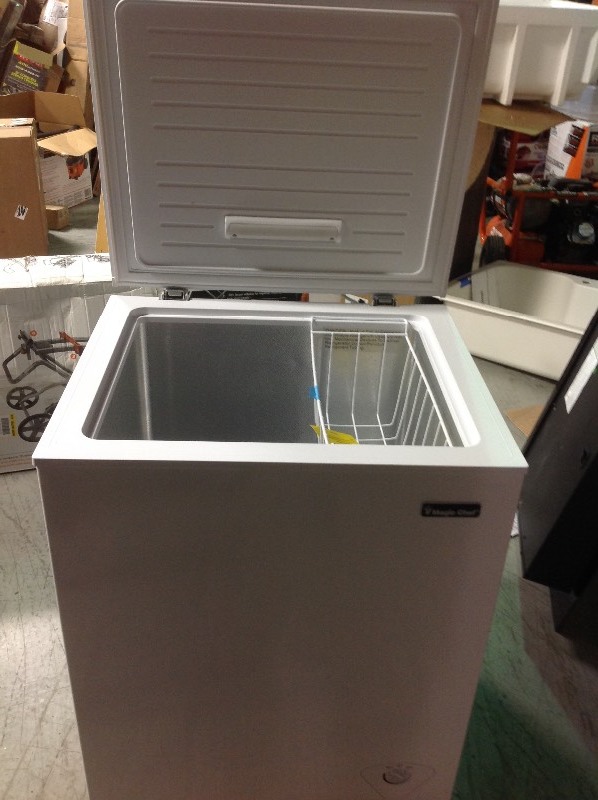 lot 106 image: Magic Chef 5.0 cu. ft. Chest Freezer in White in good conditions