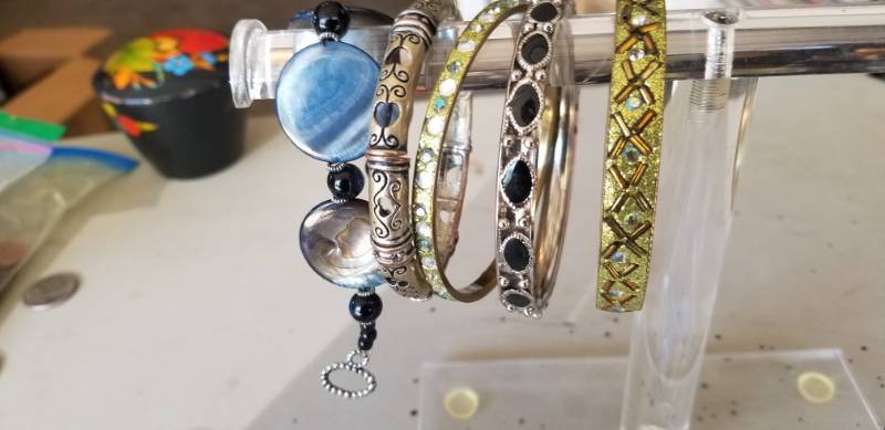 lot 17 image: Lot of (5) Womens Bracelets
