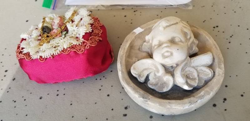 lot 11 image: Womens Cherub Paper Weight and Vintage Silk Covered Music Box, Operational