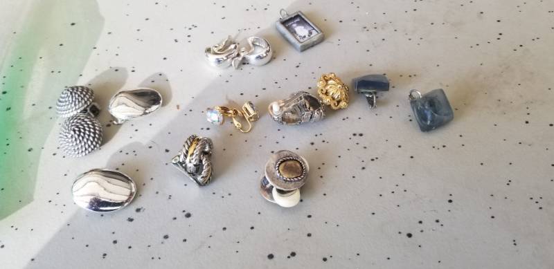 lot 8 image: Womens Clip On Earrings, Vintage Costume Jewelry
