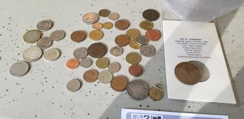 lot 21 image: Lot of (35) Foreign Coins, Collectible Coins