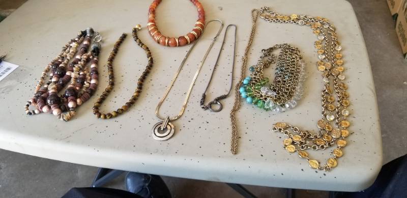 lot 20 image: Lot of (7) Vintage Womens Necklaces,