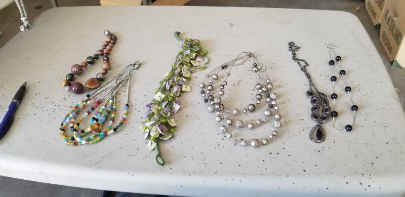 lot 23 image: Lot of (6) Womens Necklaces