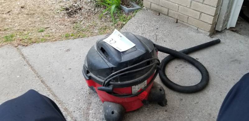 lot 32 image: Shop-Vac Quiet Series 6-Gallon WetDry Vac