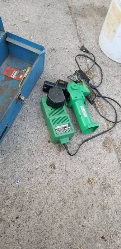 lot 44 image: Hitachi 12-inch 9.6V Cordless Knife Cutter with Battery, Charger, Spare Blades