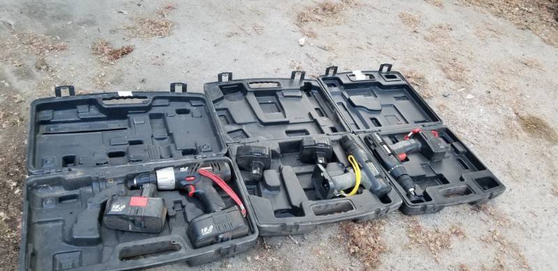 lot 39 image: Lot of (3) 18VDC Cordless Drills with Batteries, Cases