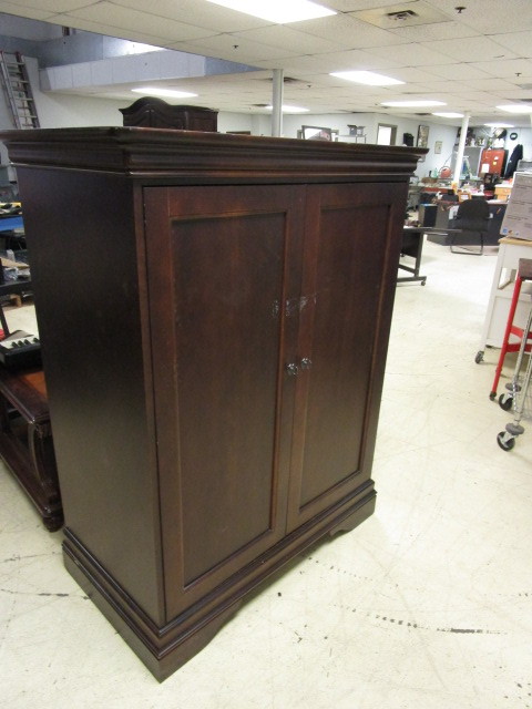 lot 704 image: WOOD ENTERTAINMENT CENTER
