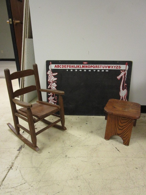 lot 717 image: CHILDRENS FURNITURE