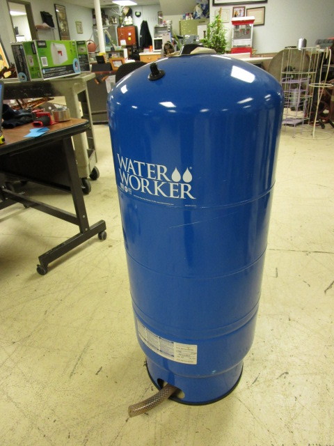 lot 721 image: WATERWORKER WELL TANK