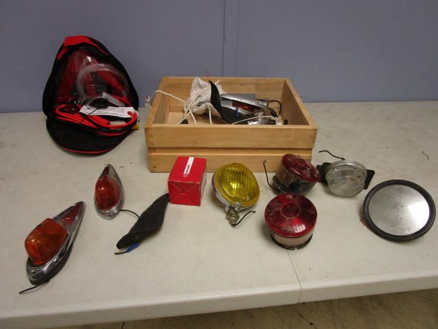 lot 737 image: AUTOMOTIVE LIGHTS AND ROAD SIDE EMERGENCY KIT