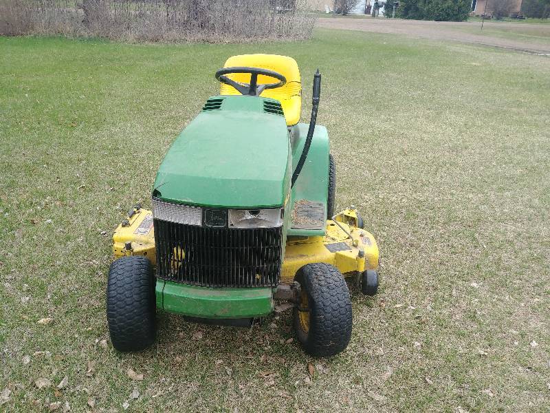 lot 1 image: John Deere LX188 Riding Lawn Mower