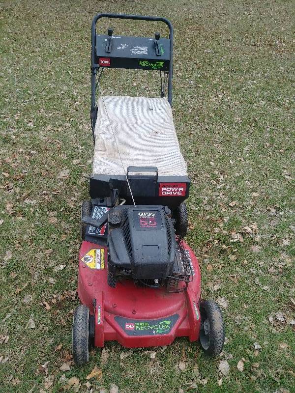 lot 2 image: Toro 5.5hp Lawn Mower