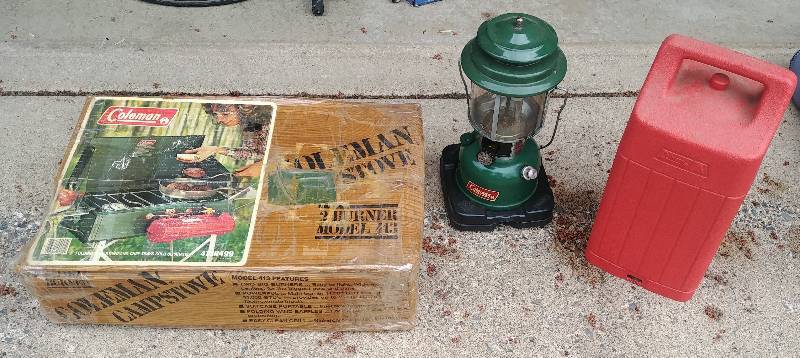 lot 10 image: Coleman 2Burner Stove and Lantern