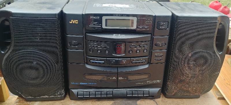lot 16 image: JVC Radio