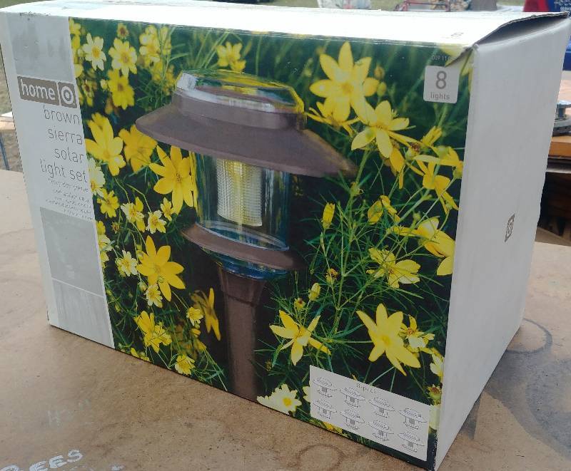 lot 35 image: 8pack Solar Light Set, as-new
