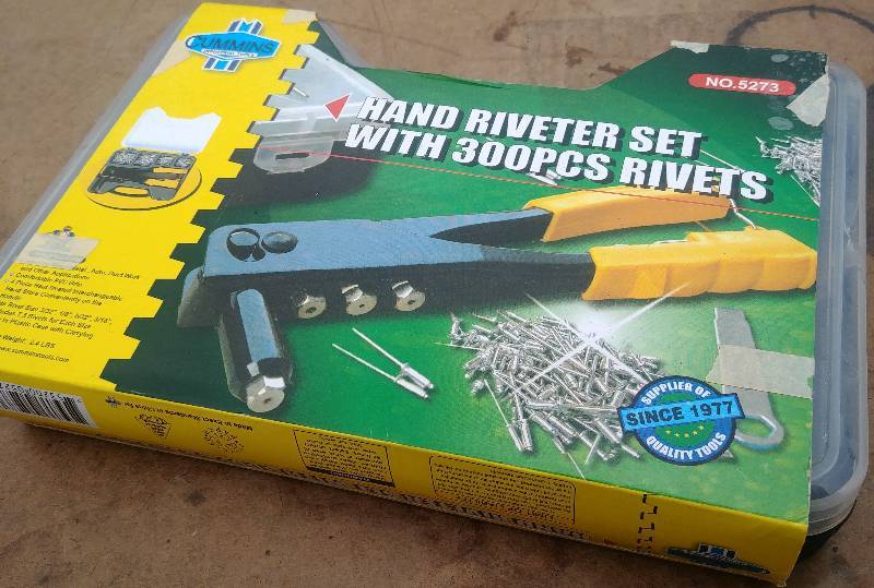 lot 39 image: Hand Riviter Set