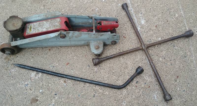 lot 41 image: Floor Jack