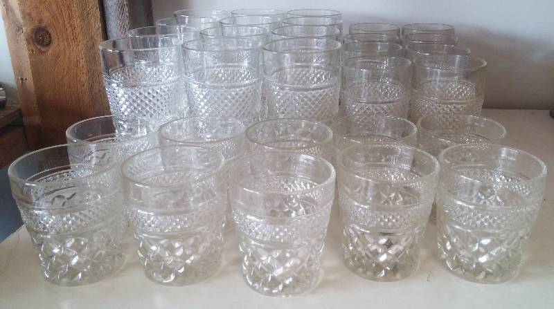 lot 62 image: Large Decorative Glasswear Set