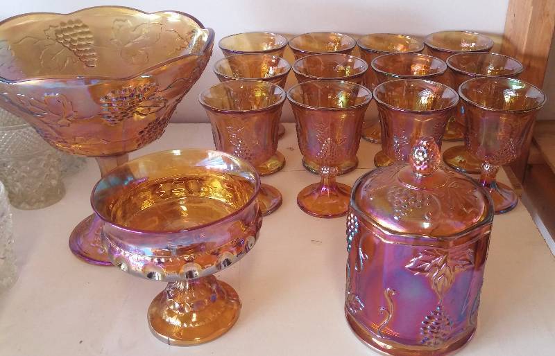 lot 63 image: Decorative Stemwear Set
