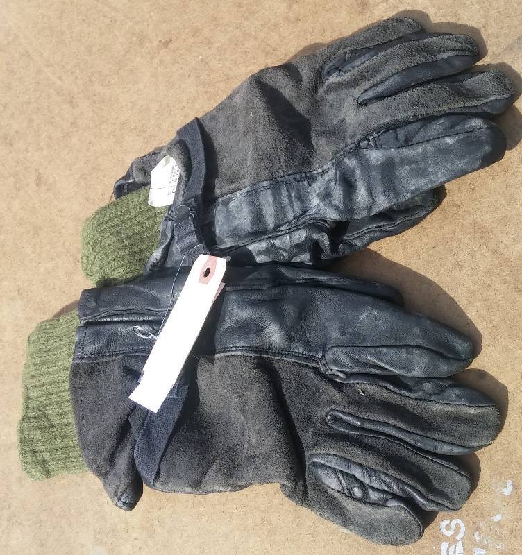 lot 78 image: Authentic U.S. Army Leather Gloves