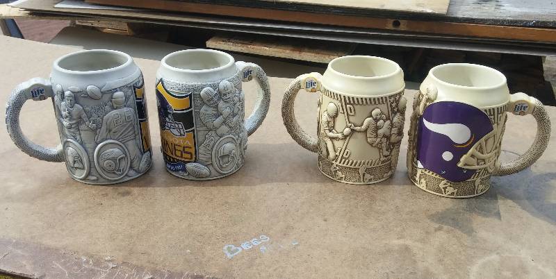 lot 94 image: MN Vikings Collector Mug Set