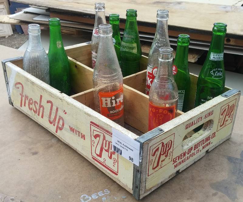 lot 98 image: Antique 7up case and Bottle Collection