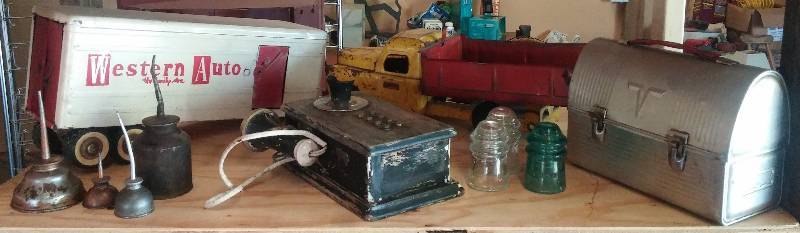 lot 100 image: Shelf Lot, includes all items on shelf in photo