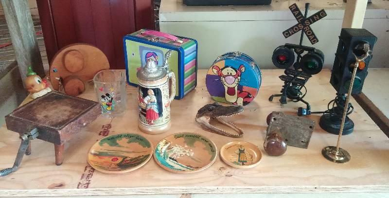 lot 101 image: Shelf Lot, includes all items on shelf in photo