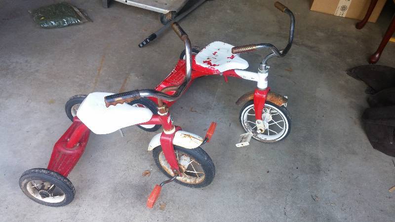 lot 102 image: Pair of Antique Tri-cycles