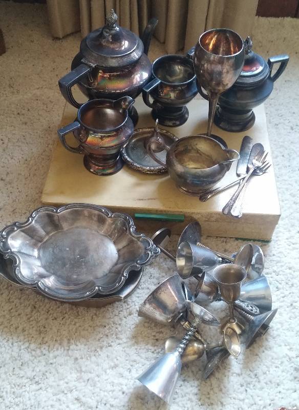 lot 136 image: Silver Serving Set