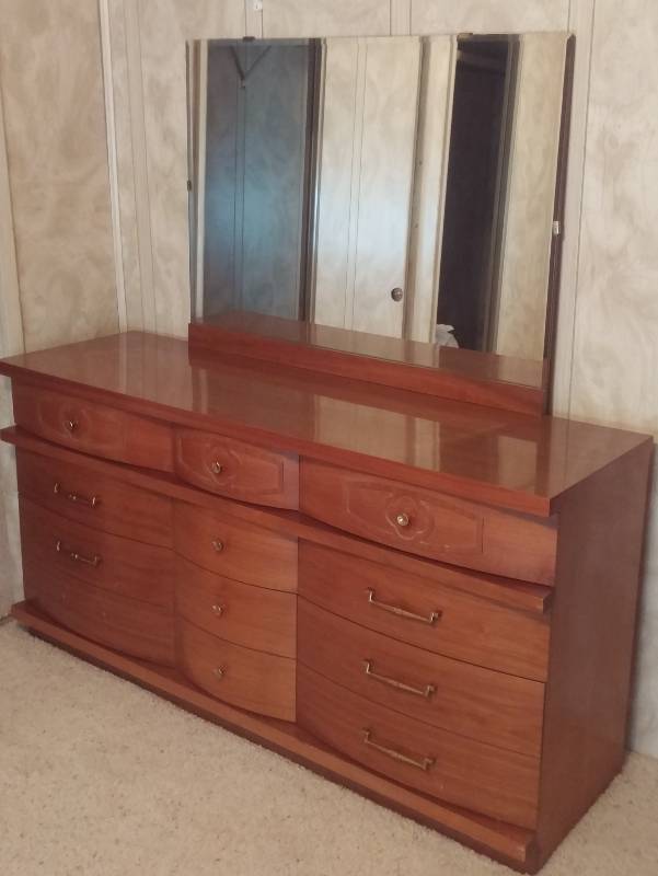 lot 140 image: Vintage 60s Dressor