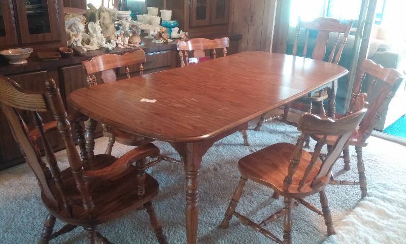 lot 145 image: Kitchen Table with Chairs