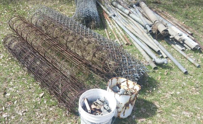 lot 154 image: Fencing and Posts